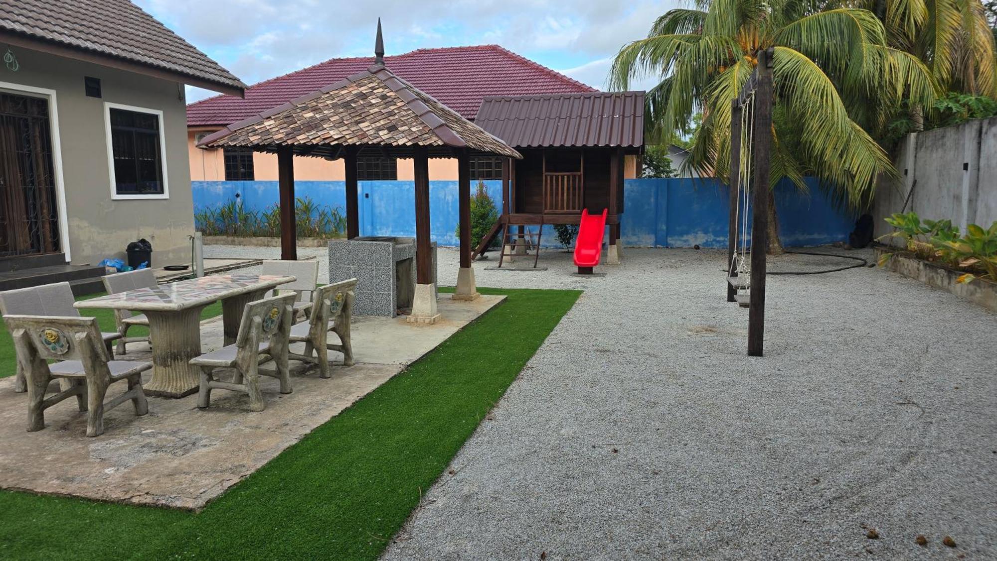 Casa Tiga Homestay Besut Kampung Kuala Besut Eksteriør billede